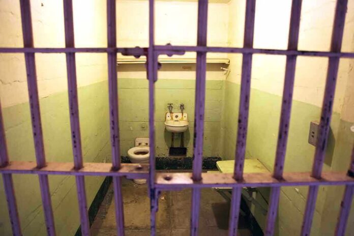 shutterstock_208632826.jpg prison