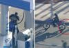 Wild LA chase: Dirt bike rider makes unusual pit stops, cuts through parks