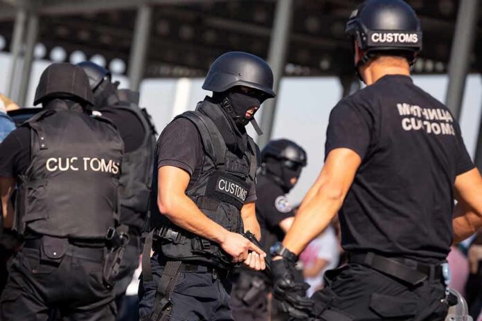 shutterstock_1530216983 Customs officers in tactical gear during an operation